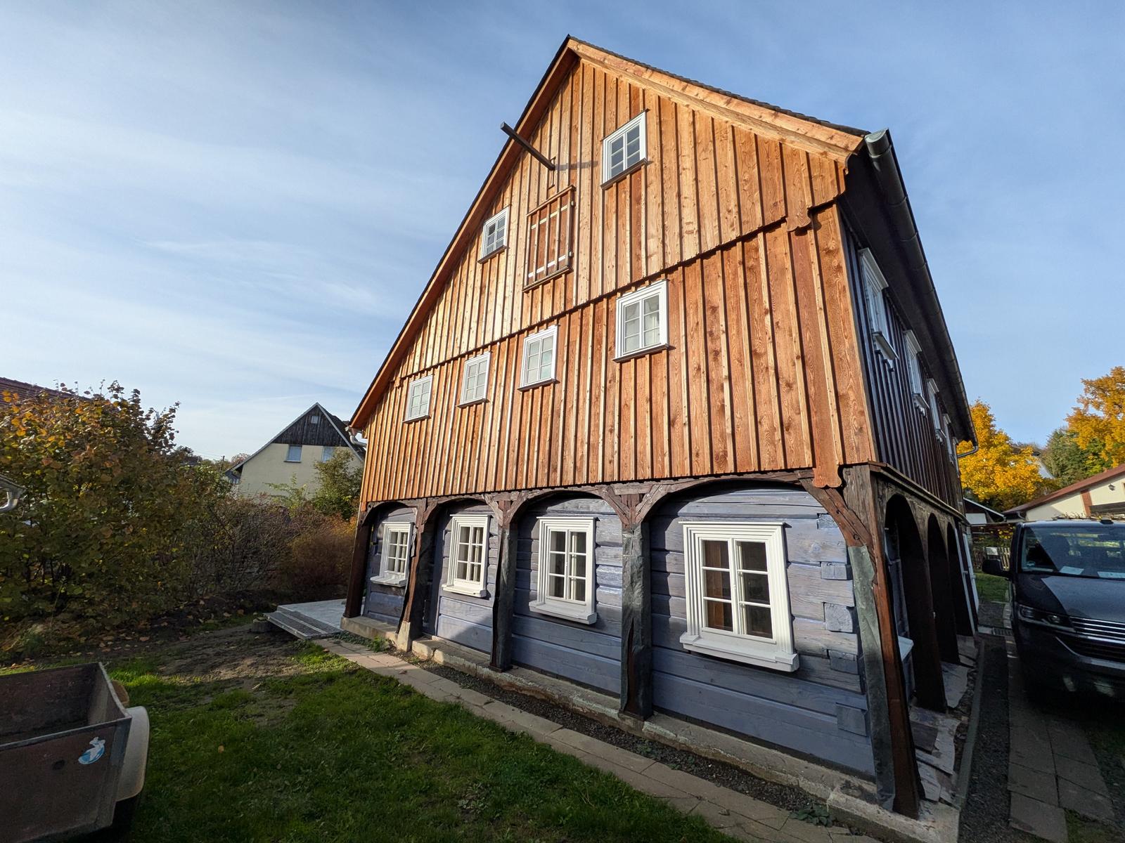 Liebevoll sanierte Fassade